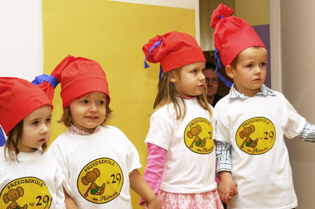 Październik - Pasowanie na Przedszkolaka dzieci najmłodszych i mianowanie na Plastusiowiaka dzieci najstarszych #2